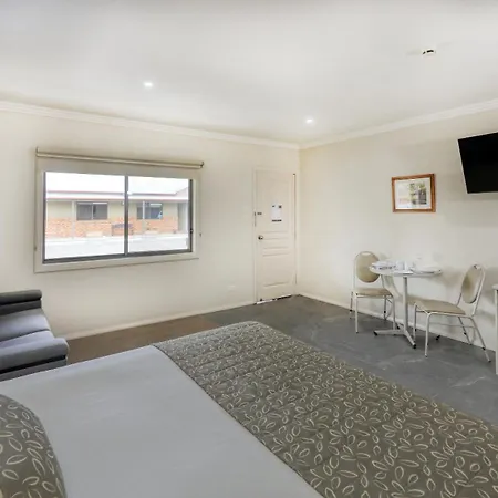 The Saltbush Motor Inn Hay Exterior photo