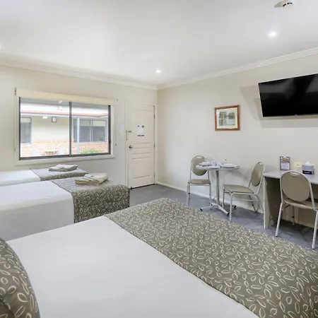 The Saltbush Motor Inn Hay Exterior photo